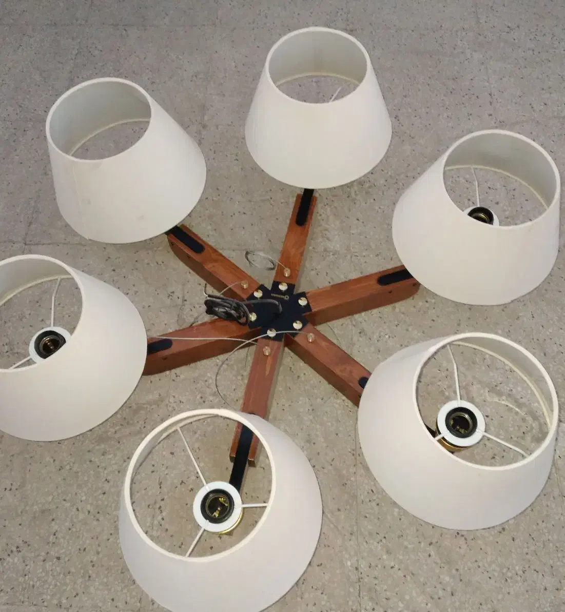 لوستر ۶ شاخه پایه فلزی روکش چوبی و اینه چوبی|لوستر و چراغ آویز|تهران, مجیدیه|دیوار