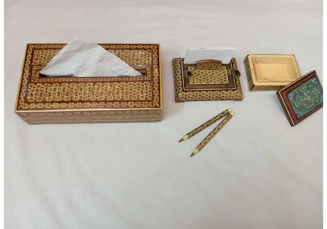تعدادی صنایع دستی و لوازم روی میز کار اداری|صنایع دستی و سایر لوازم تزئینی|تهران, شیخ هادی|دیوار