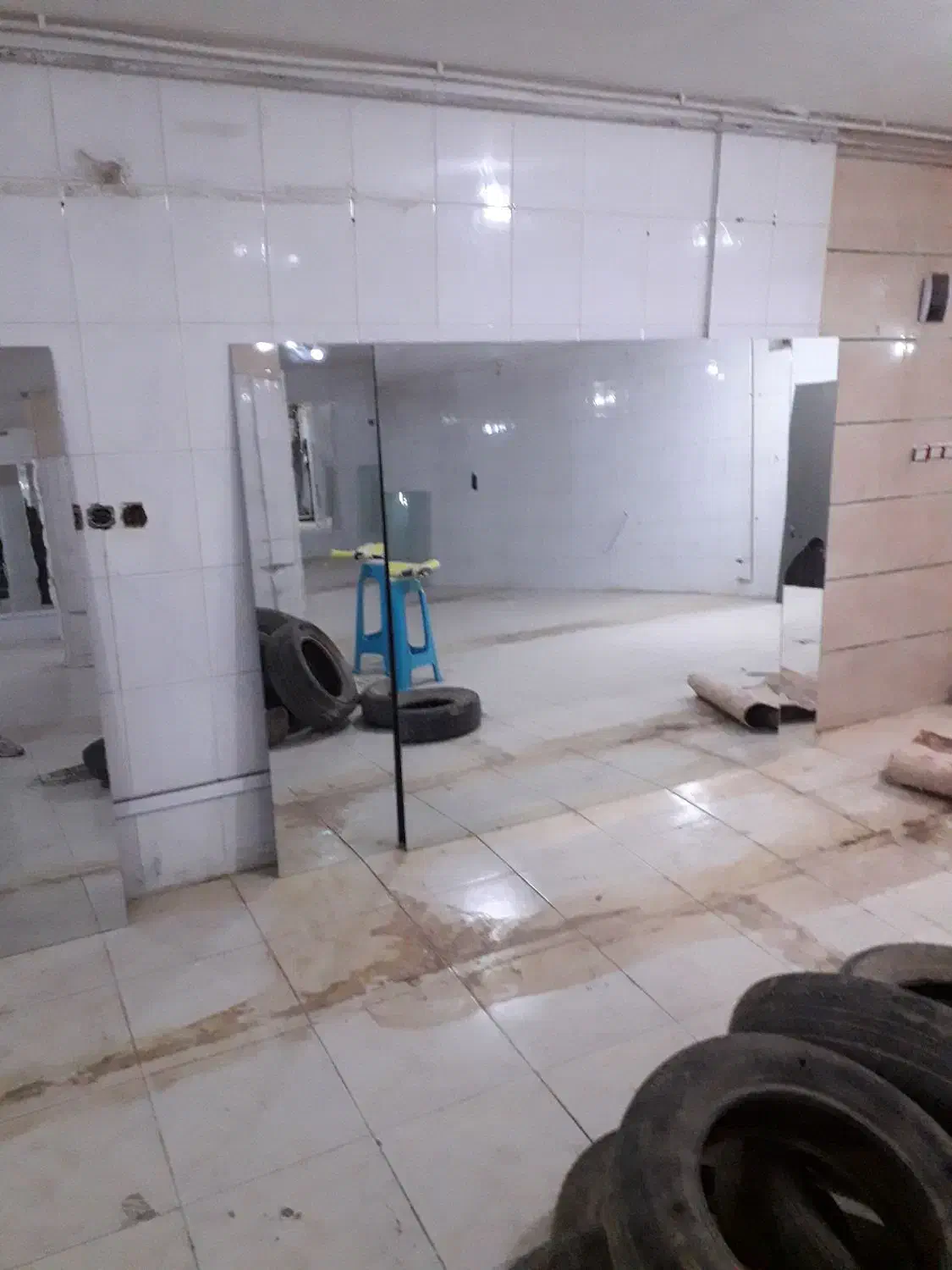 اینه بزرگ باشگاه|آینه|بجنورد, |دیوار