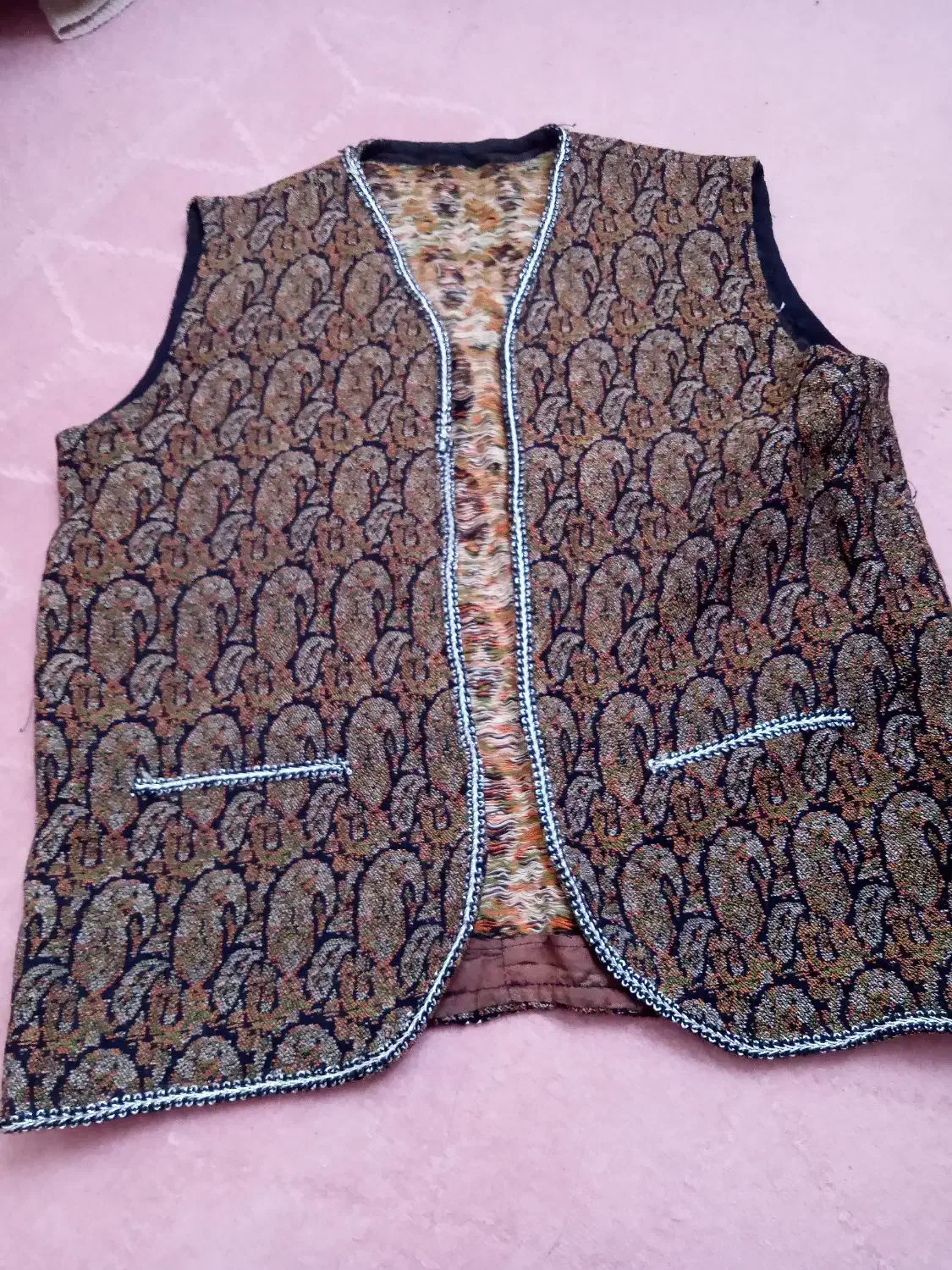 ترمه های قدیمی|کلکسیون اشیاء عتیقه|صدرا-فارس, فاز ۱|دیوار