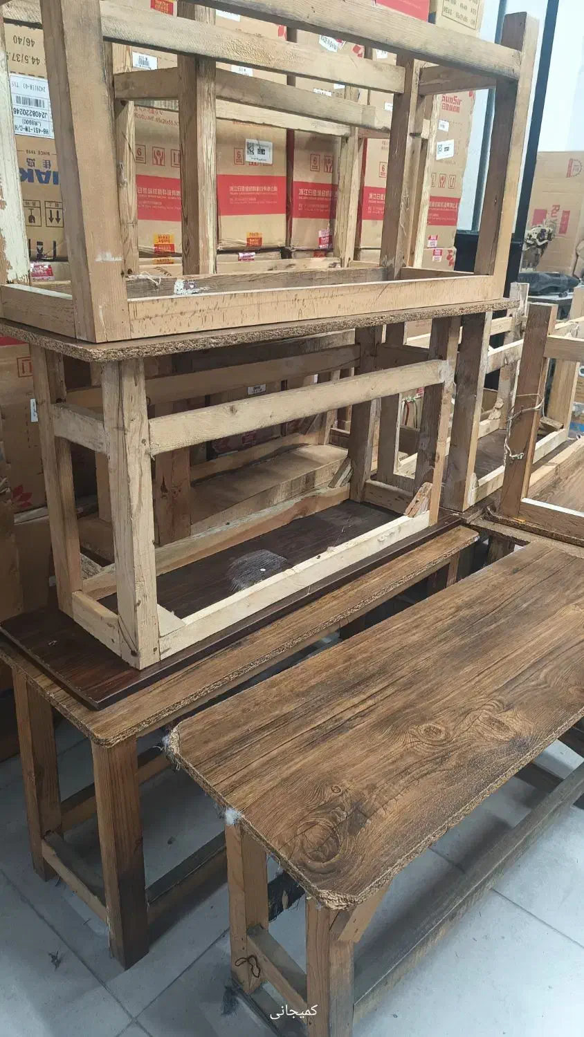 چرخ خیاطی. نیمکت خیاطی، میز اتو، پالت کنار چرخ|چرخ خیاطی و ریسندگی|قم, باسکول|دیوار