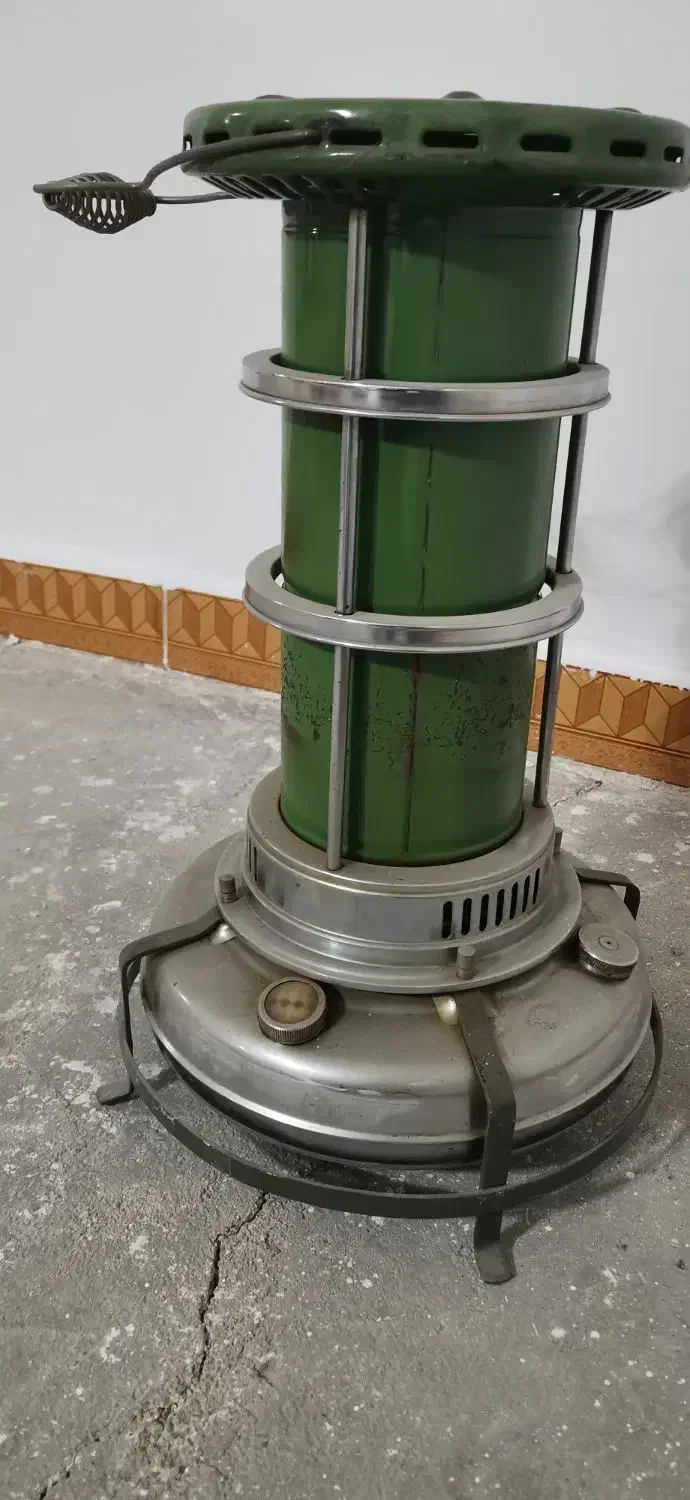 چراغ نفتی قدیمی|بخاری، هیتر، شومینه|بروجرد, |دیوار