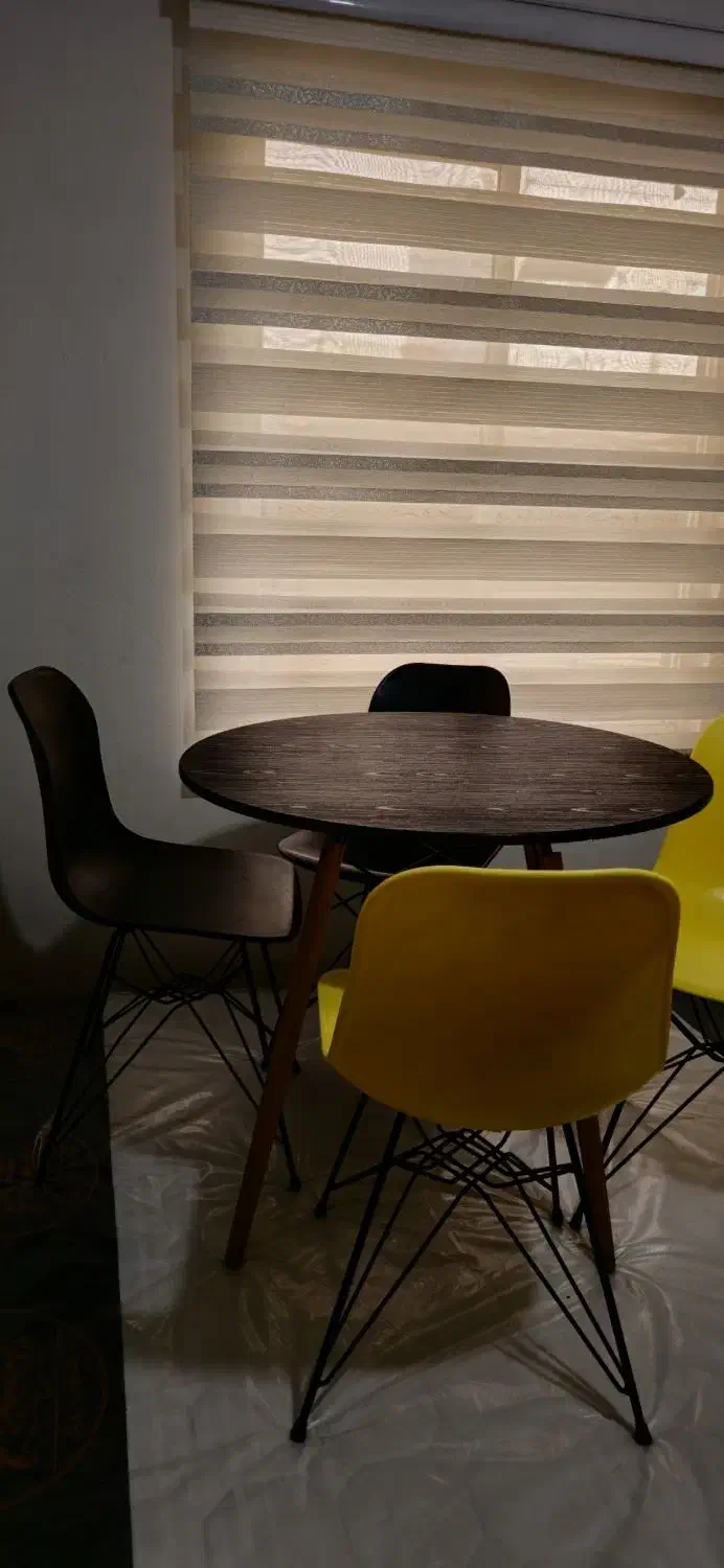 صندلی|میز و صندلی غذاخوری|رشت, پل تالشان|دیوار