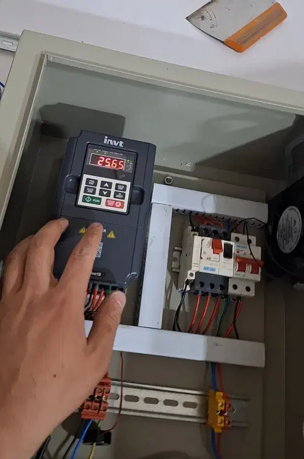 برقکار برق صنعتی،برق ساختمان، انجام کلیه تعمیرات|خدمات پیشه و مهارت|کرمانشاه, |دیوار