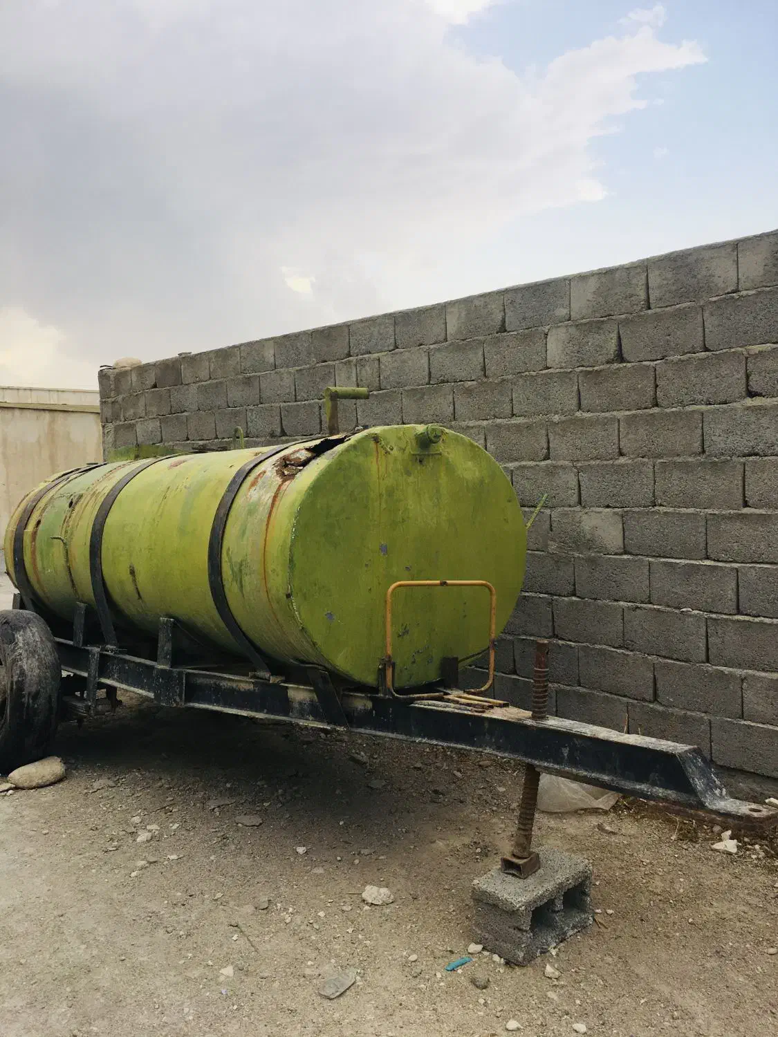 تانکر ۳۰۰۰ لیتری حمل آب|ماشینآلات صنعتی|بستک, |دیوار