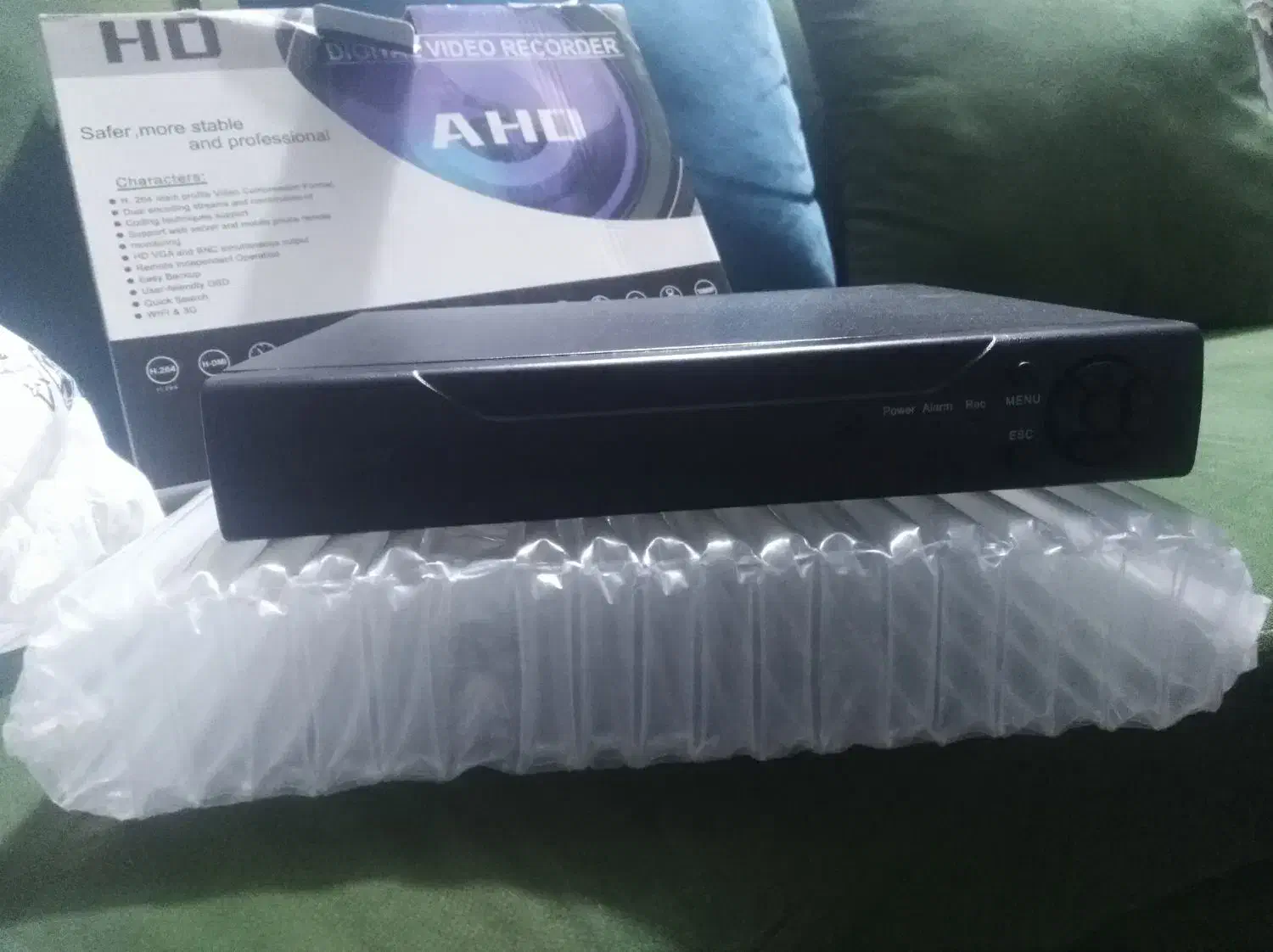 ۴ عدد دوربین مداربسته دام به همراه دستگاه ۴ کانال|دوربین مداربسته|صدرا-فارس, فاز ۱|دیوار