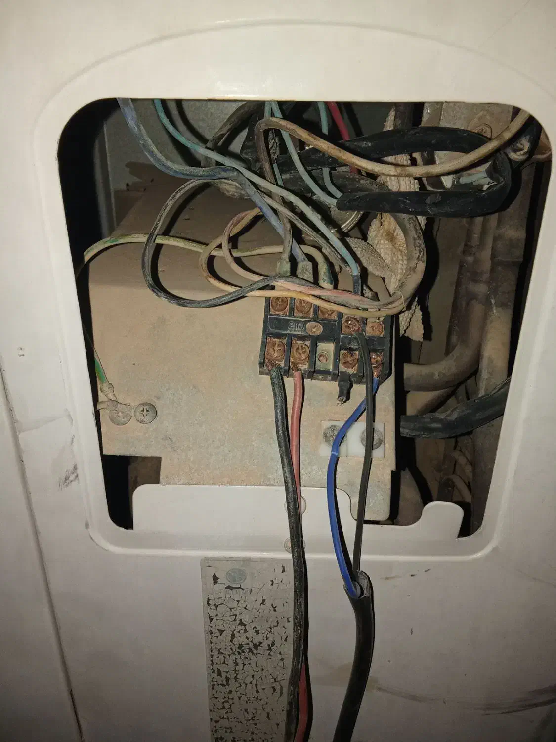 نصب اسپیلت‌نصب‌آنتن‌لوله‌کش‌برقکش‌ساختمان‌ت‌خانگی|خدمات پیشه و مهارت|زابل, |دیوار