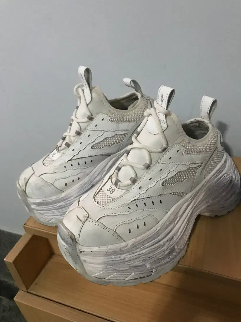 کتونی|کیف، کفش، کمربند|شیراز, شهرک گلدشت حافظ|دیوار