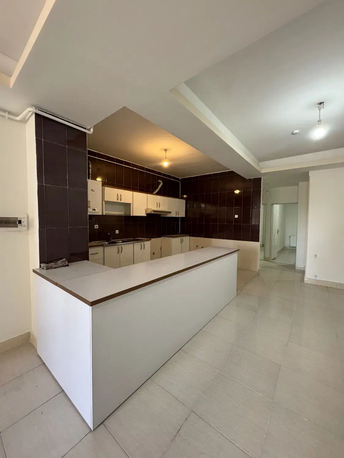 واحد ۹۸ متر/۲ خواب/مقدم بلوار/خالی/قابل اخذ وام|فروش آپارتمان|زنجان, |دیوار