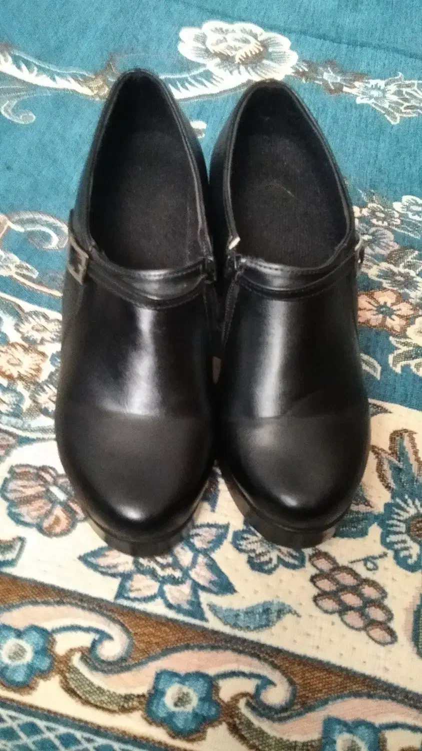 کفش|کیف، کفش، کمربند|رشت, رودباری|دیوار