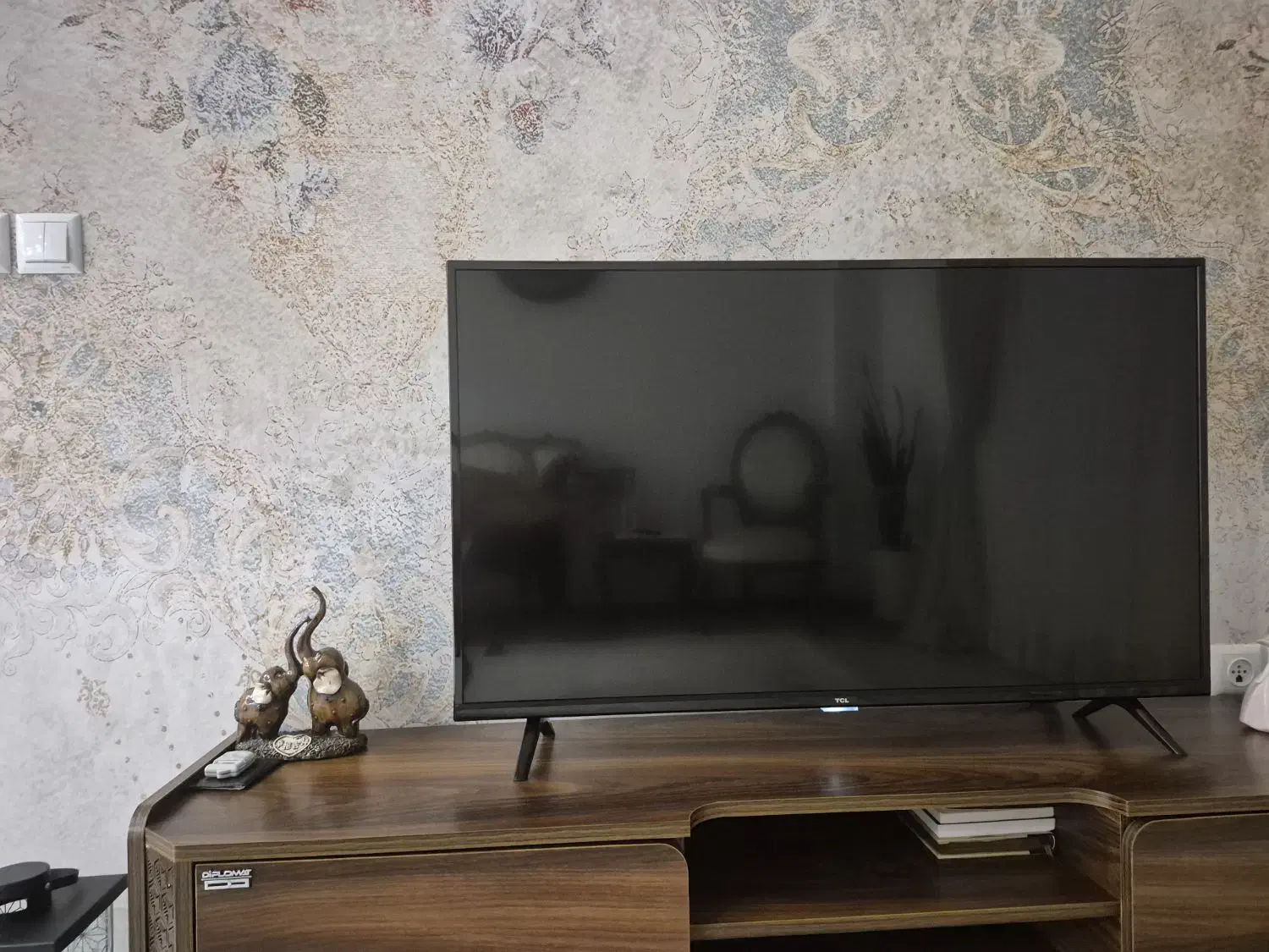 تلویزیون LED مارک TCL سایز۴۳ اینچ|تلویزیون و پروژکتور|لاهیجان, کوی خزر|دیوار