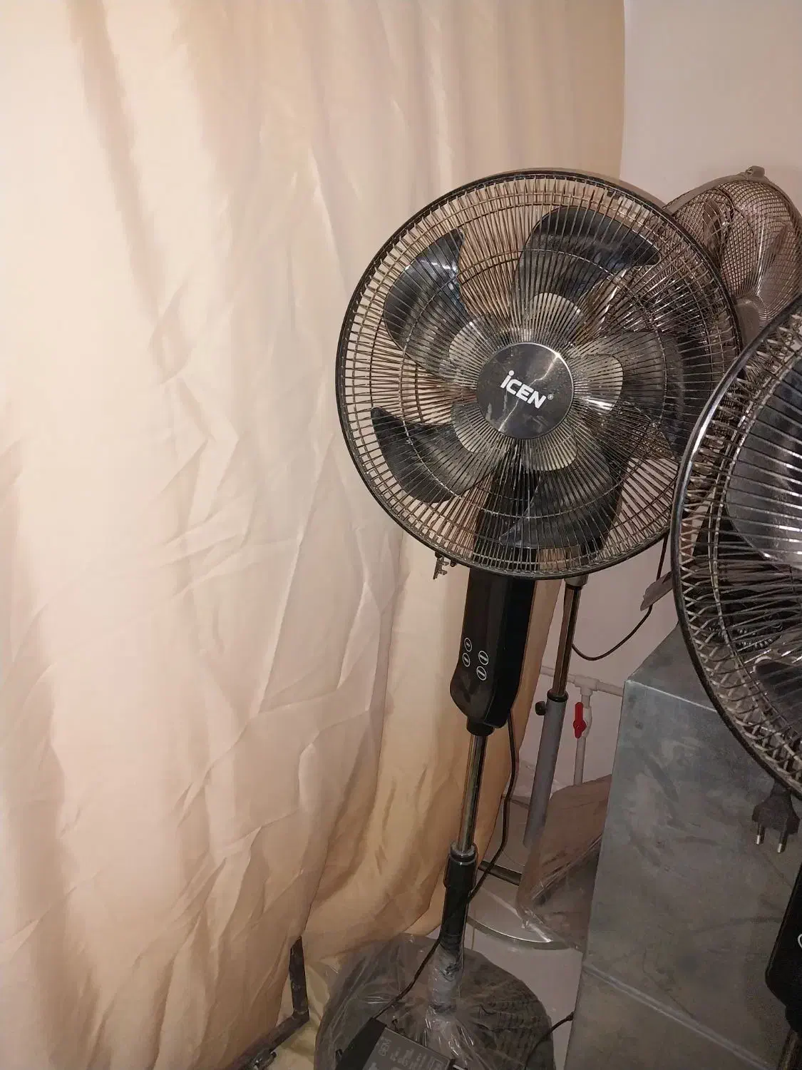 پنکه ایستاده|پنکه و تصفیه‌کنندهٔ هوا|هشتگرد, شهرک صبا سوله|دیوار