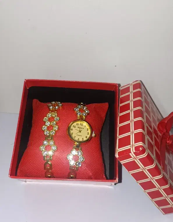 ساعت و پشت ساعتی|ساعت|مبارکه, |دیوار