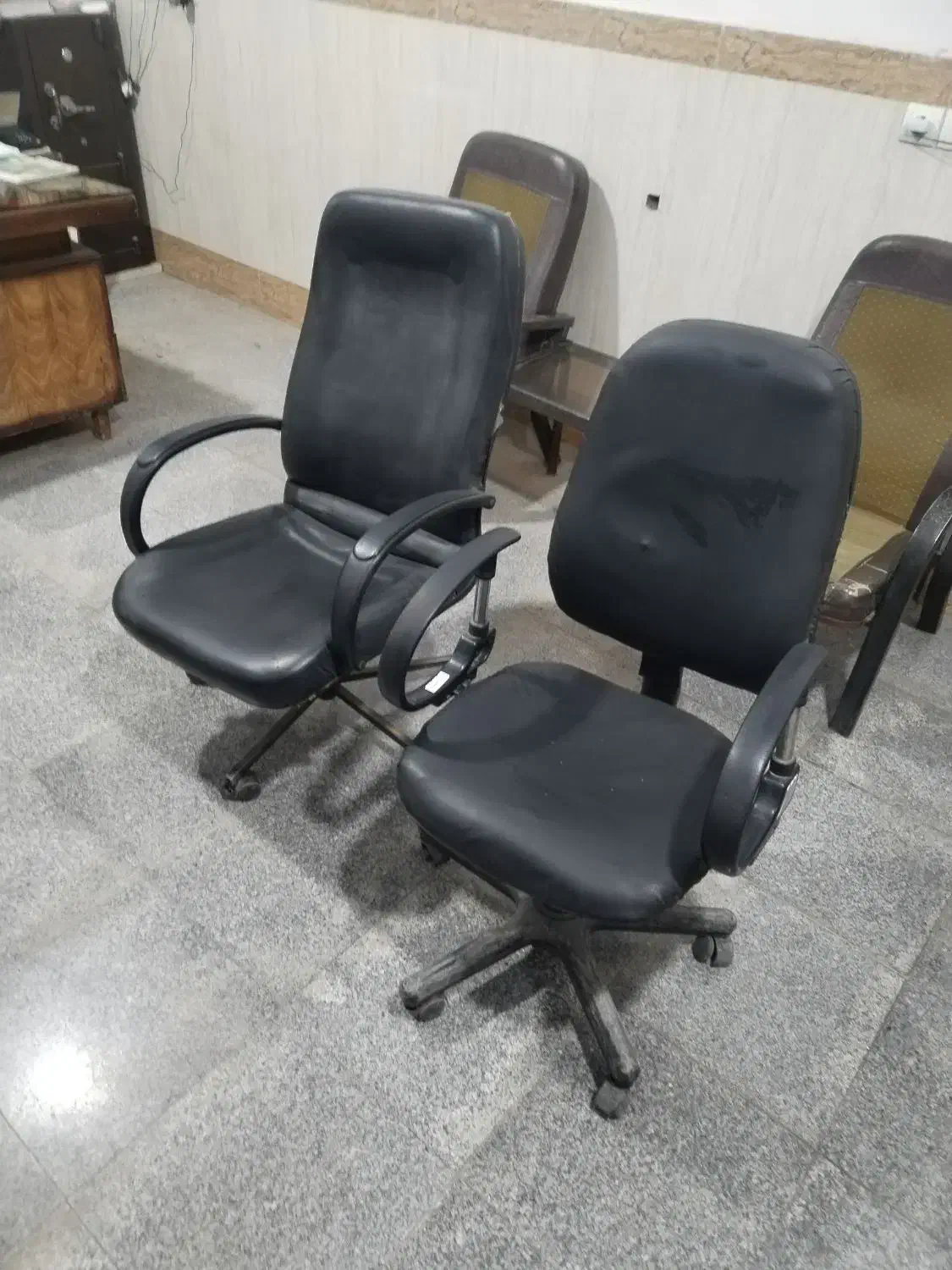 دو عدد صندلی مدیریت با قیمت مناسب|مبلمان اداری|بناب, |دیوار