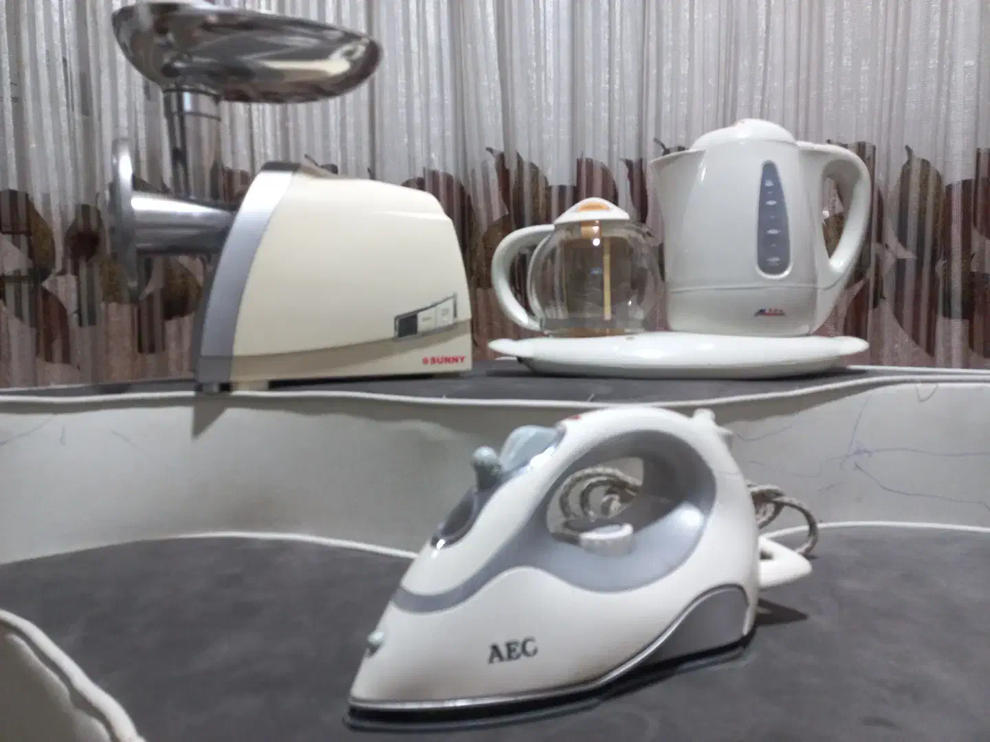 یک دستگاه اتو،چرخ گوشت،چای ساز|سایر لوازم برقی|اسلام‌شهر, شهرک مفیدی|دیوار