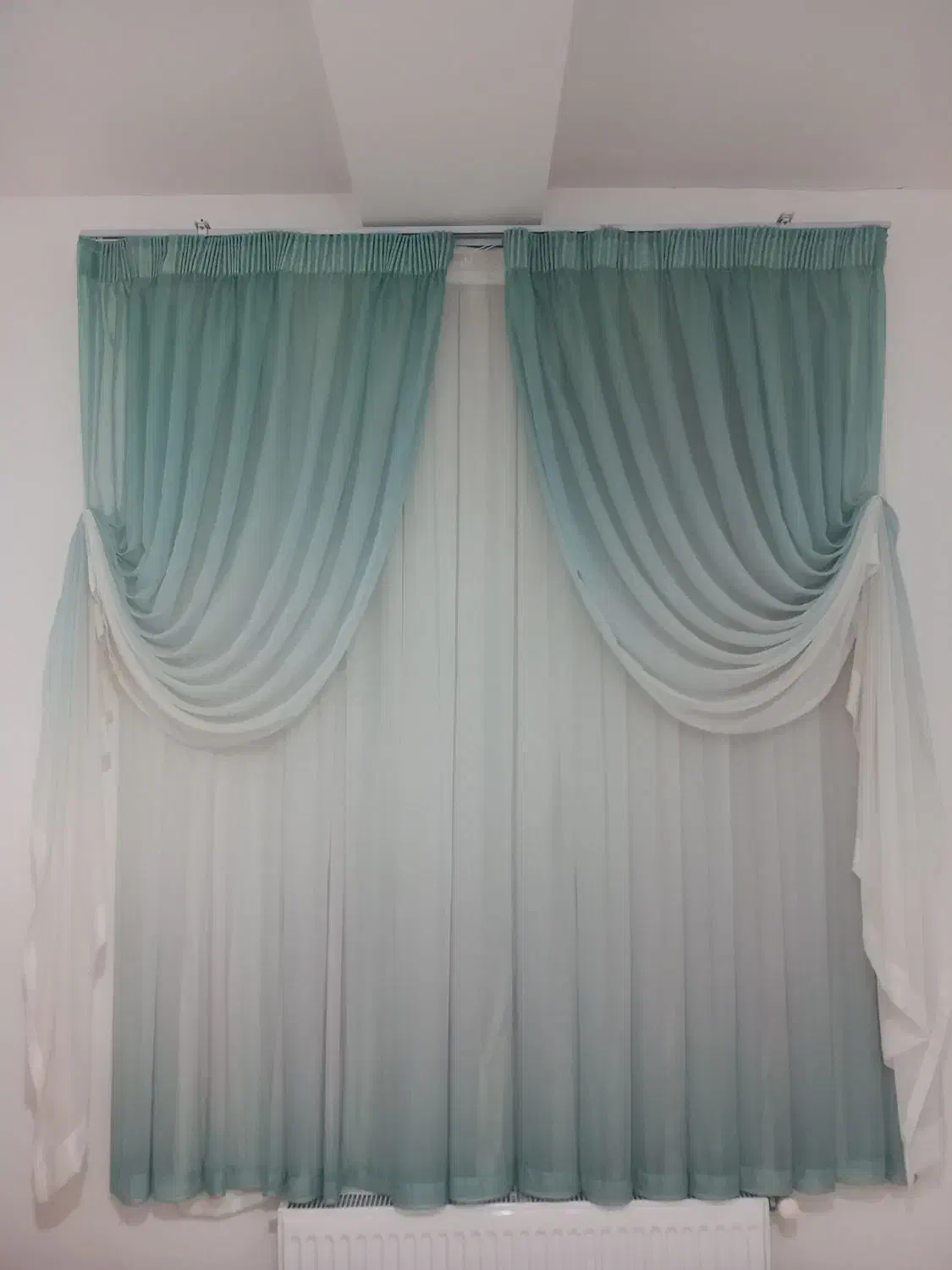 پرده سه تیکه سالم و تمیز و قیمت مناسب|پرده، رانر، رومیزی|قزوین, |دیوار