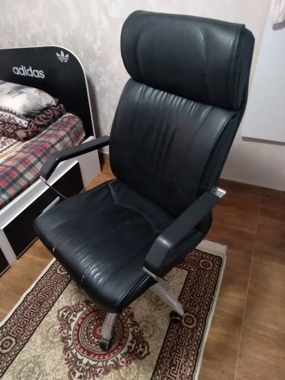 صندلی اداری  میز تحریر  میز کامپیوتر|میز تحریر و کامپیوتر|رشت, رشتیان|دیوار