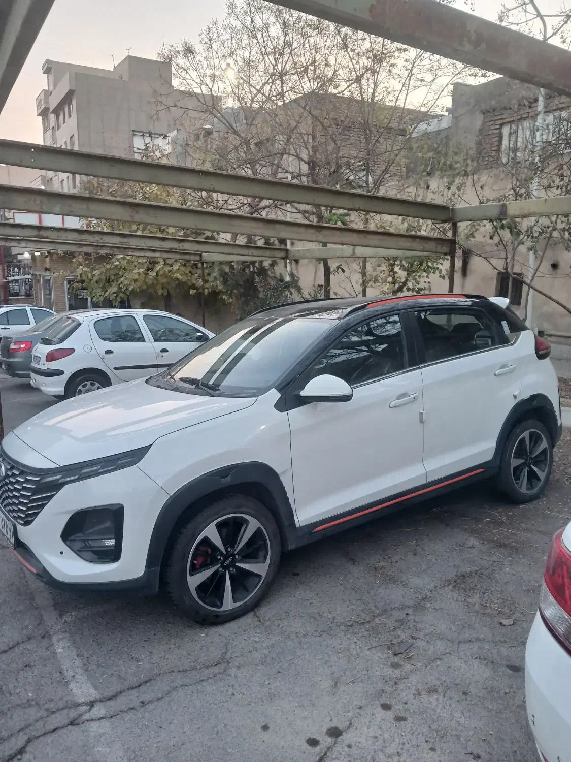 ایکس۳۳ کراس،اتومات،مدل ۱۴۰۳،سفید سقف مشکی|خودرو سواری و وانت|تهران, مقدم|دیوار