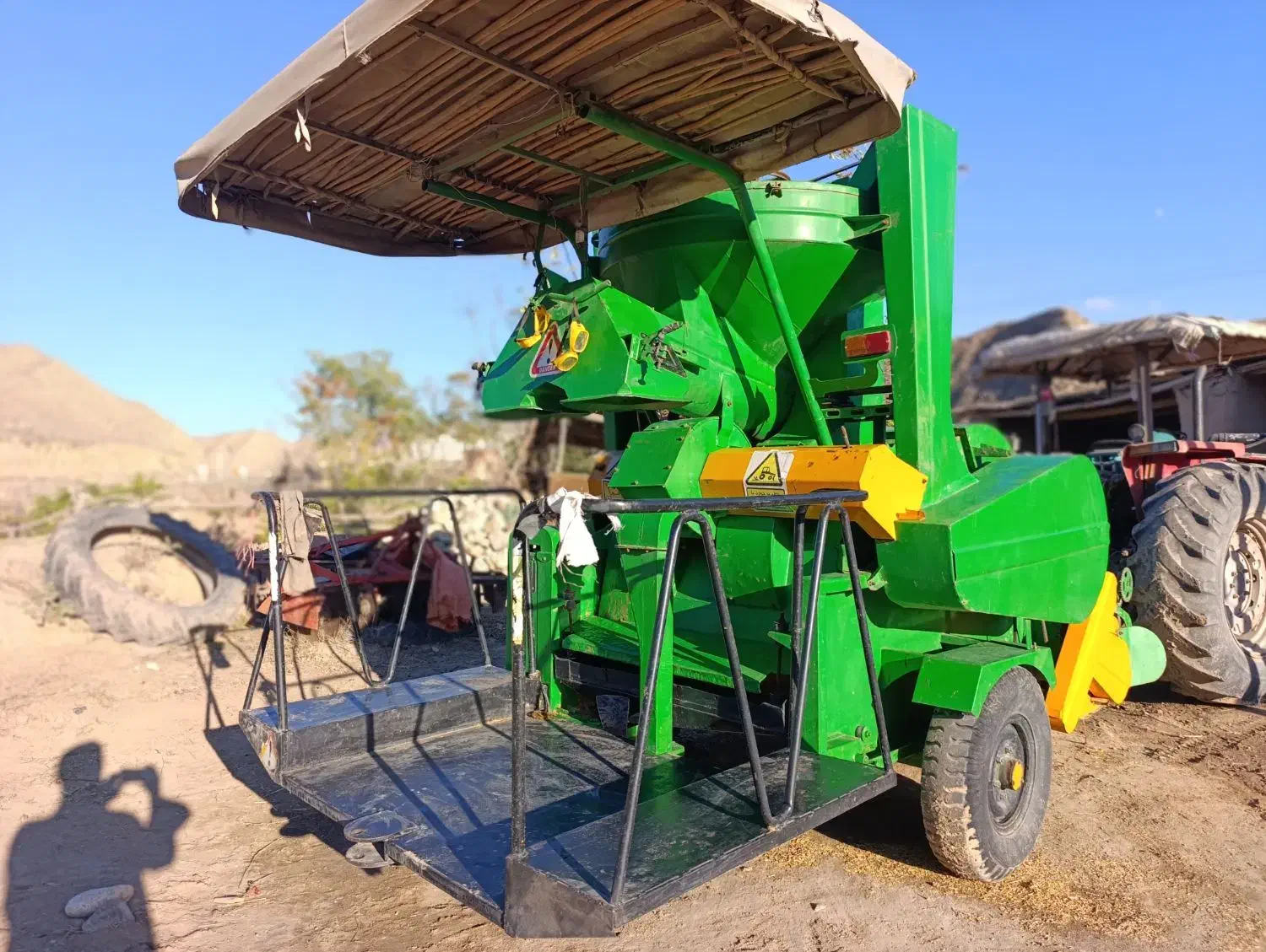 کاهکوب|ماشین‌آلات صنعتی|گلی داغ, |دیوار