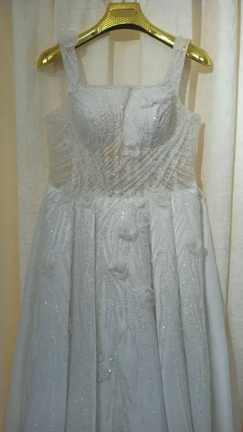 فروش تعدادی لباس عروس و تور سر کاملا تازه|لباس|رشت, جانبازان|دیوار