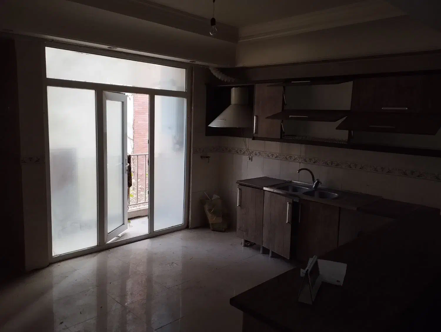 ۹۰ متری فول امکانات نورگیر مناسب