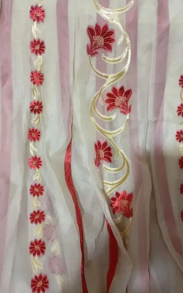 تعدادی پرده سالن پذیرایی|پرده، رانر، رومیزی|شیراز, نصر|دیوار