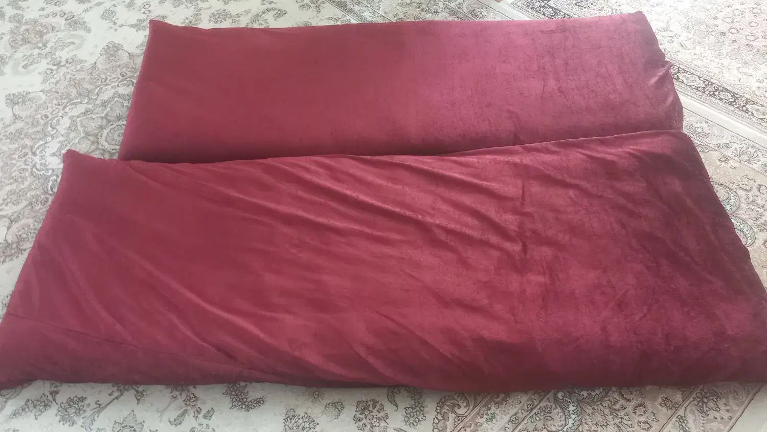 کنار فرشی از جنس پشم و شیشه|گلیم، جاجیم، گبه|شیراز, مسلم|دیوار