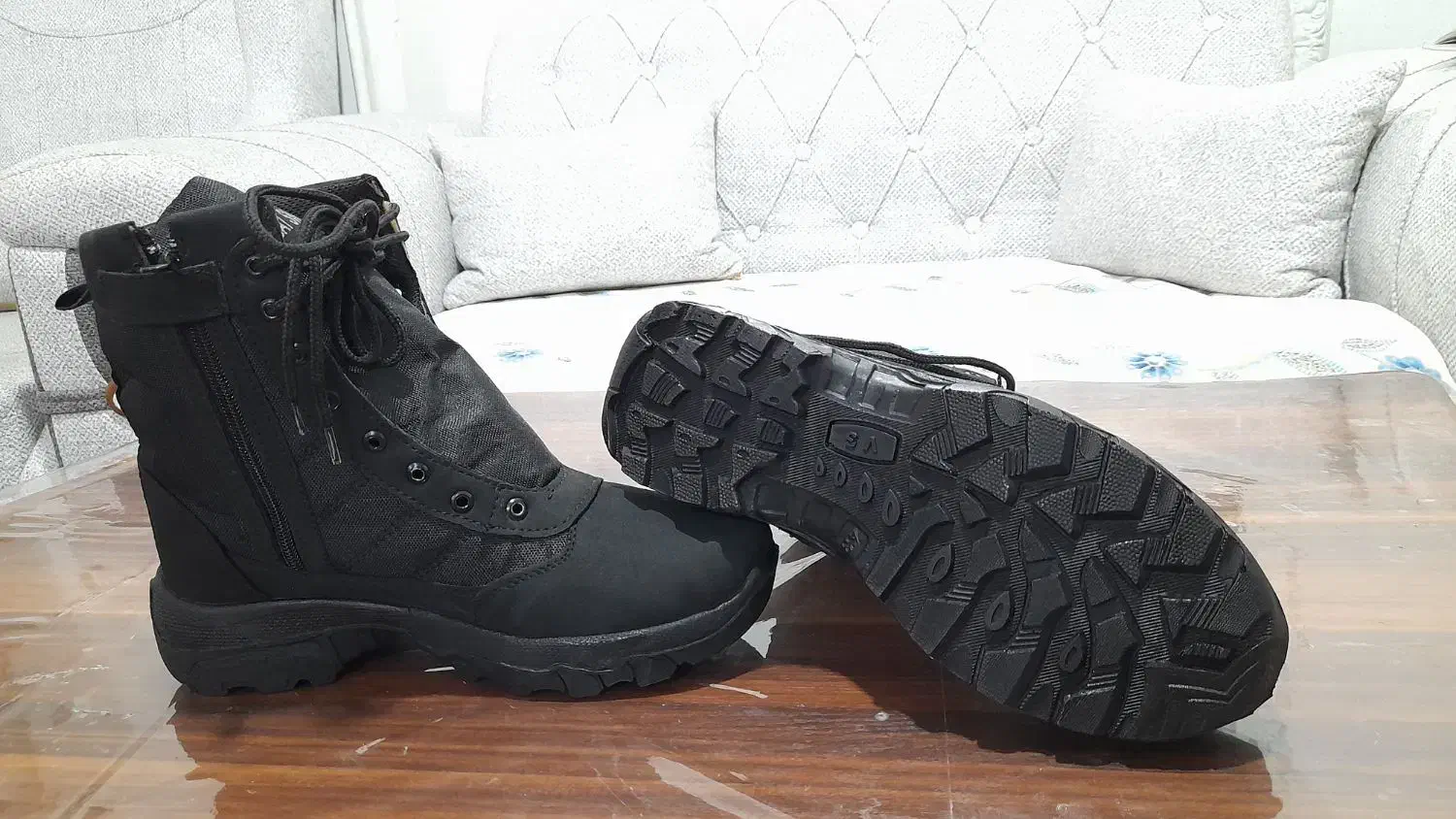 پوتین مردانه|کیف، کفش، کمربند|میانه, |دیوار