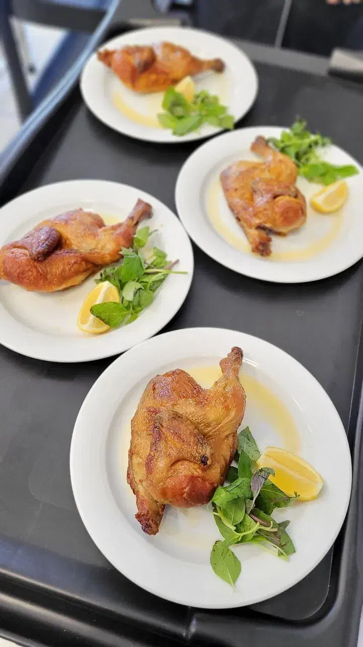 نیازمند آشپز و کمک آشپز (مرد)|استخدام خدمات فروشگاه و رستوران|بهشهر, |دیوار