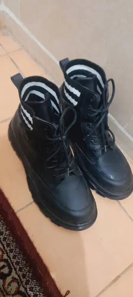 بوت|کیف، کفش، کمربند|شیراز, بریجستون|دیوار