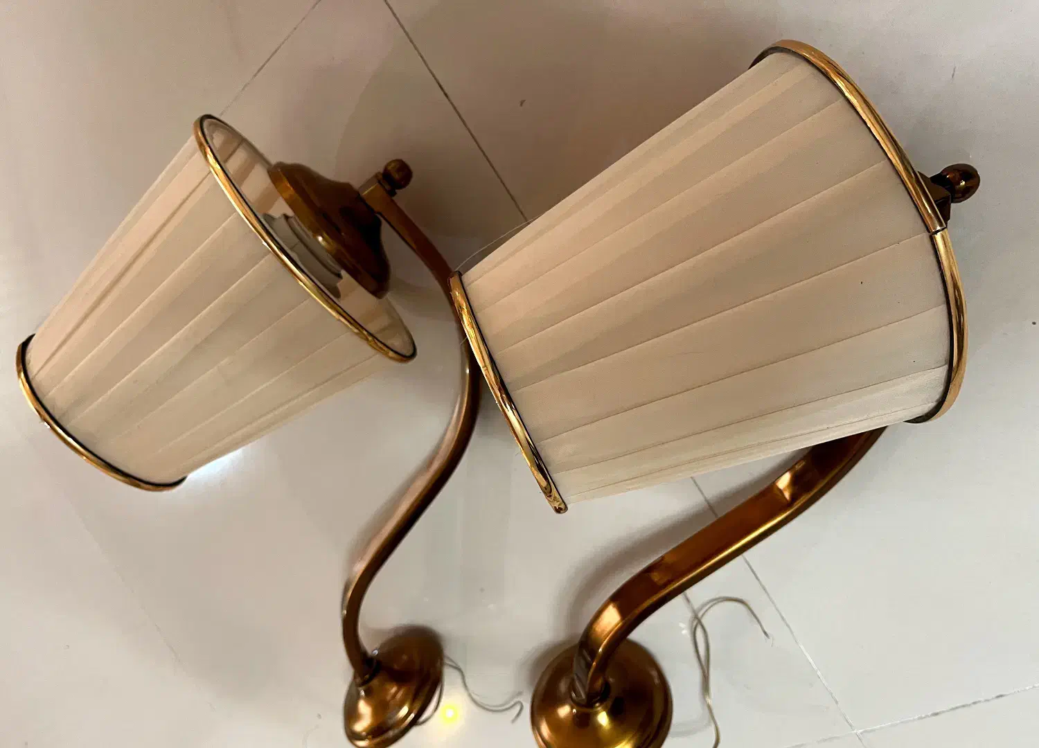 دو عدد آباژور دیواری کاملا تمیز و سالم|لوستر و چراغ آویز|آمل, |دیوار