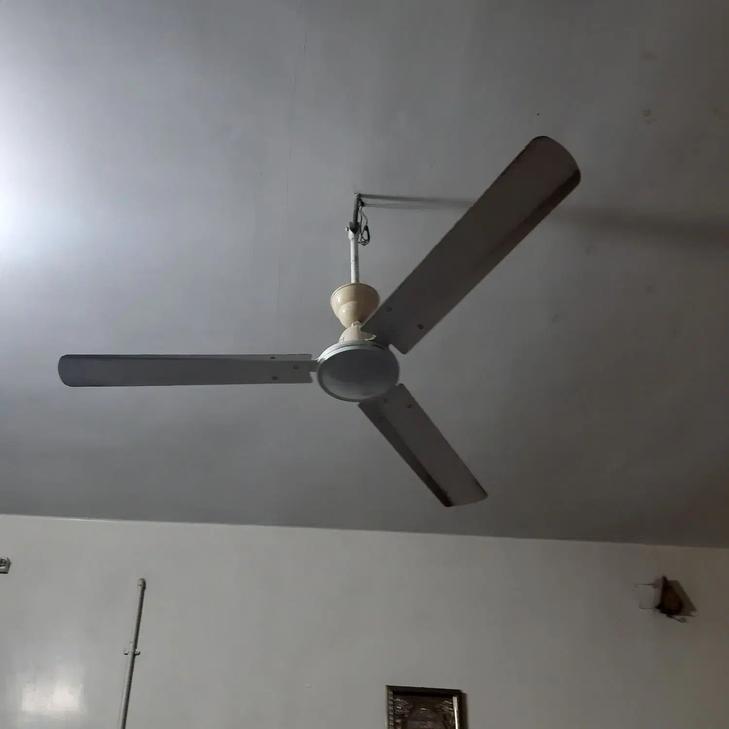 پنکه سقفی|پنکه و تصفیه‌کنندهٔ هوا|اهواز, شهرک دانشگاه|دیوار