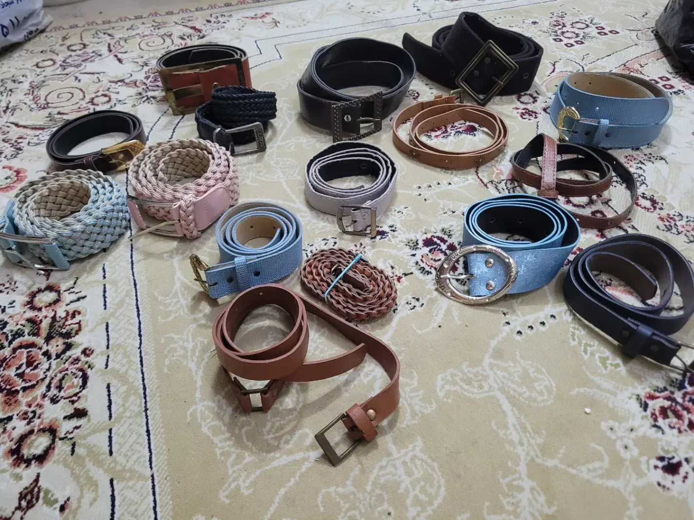 تعدادی کمربند زنانه و پاپوش|کیف، کفش، کمربند|مشهد, سجاد شهر|دیوار