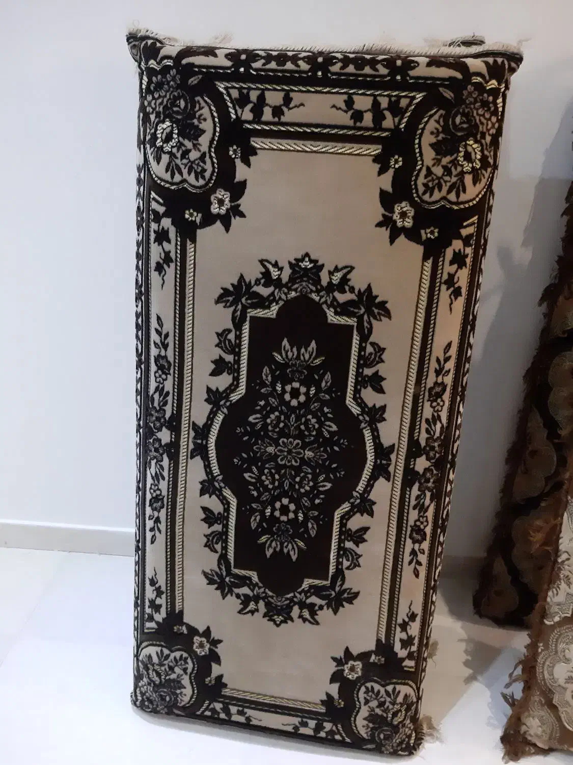 سه جفت پشتی و دو تا فرش راهرو|فرش|ارومیه, |دیوار