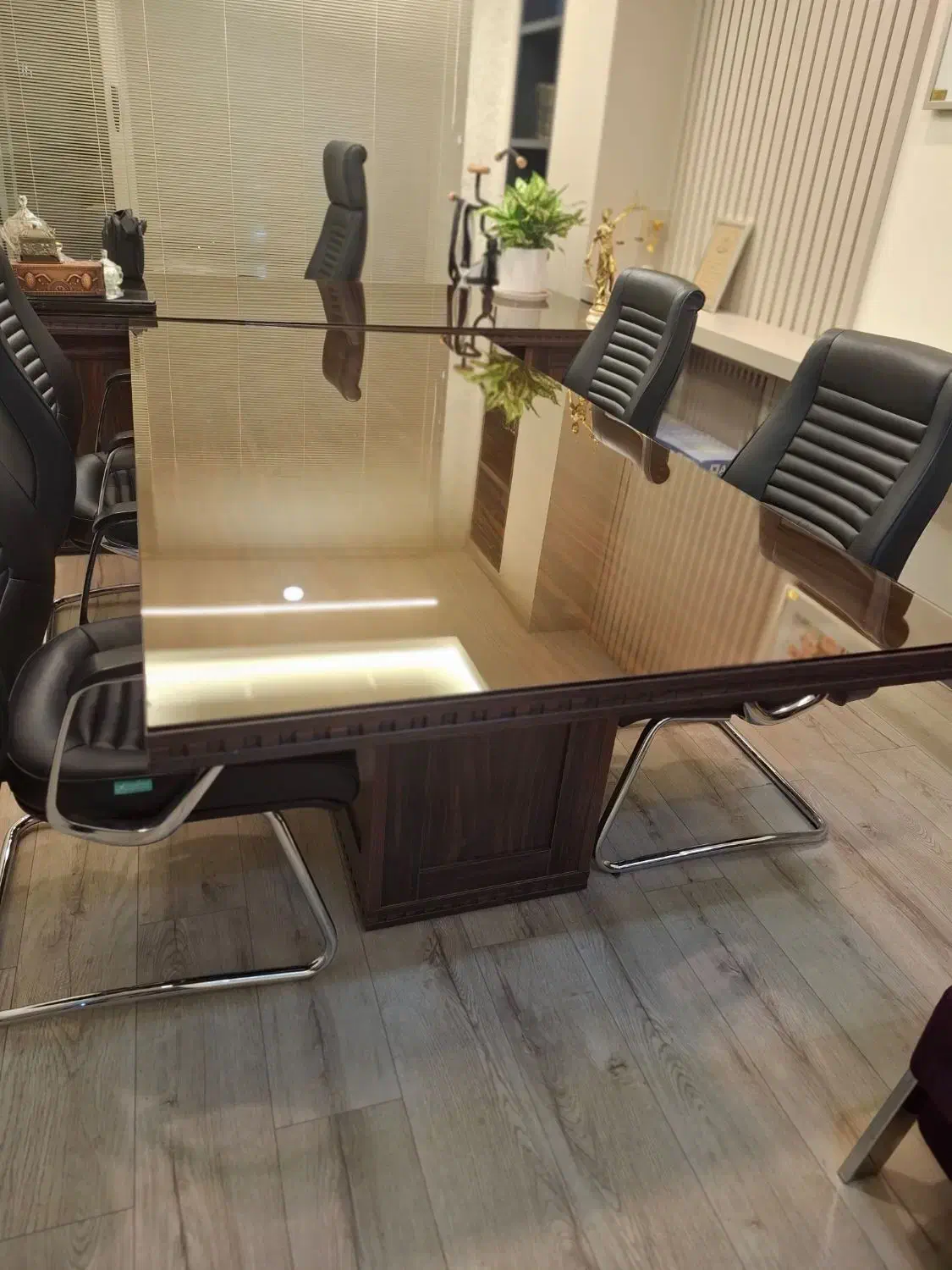 میز کنفرانس با ۴ صندلی|دفتر کار|ارومیه, |دیوار