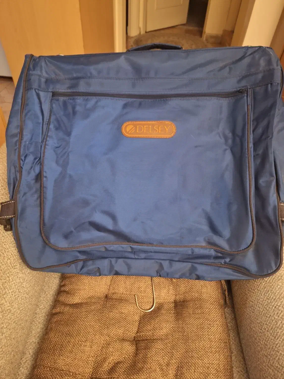 چمدان مخصوص کت وشلوار دلسی خارجی|کیف، کفش، کمربند|تهران, جیحون|دیوار