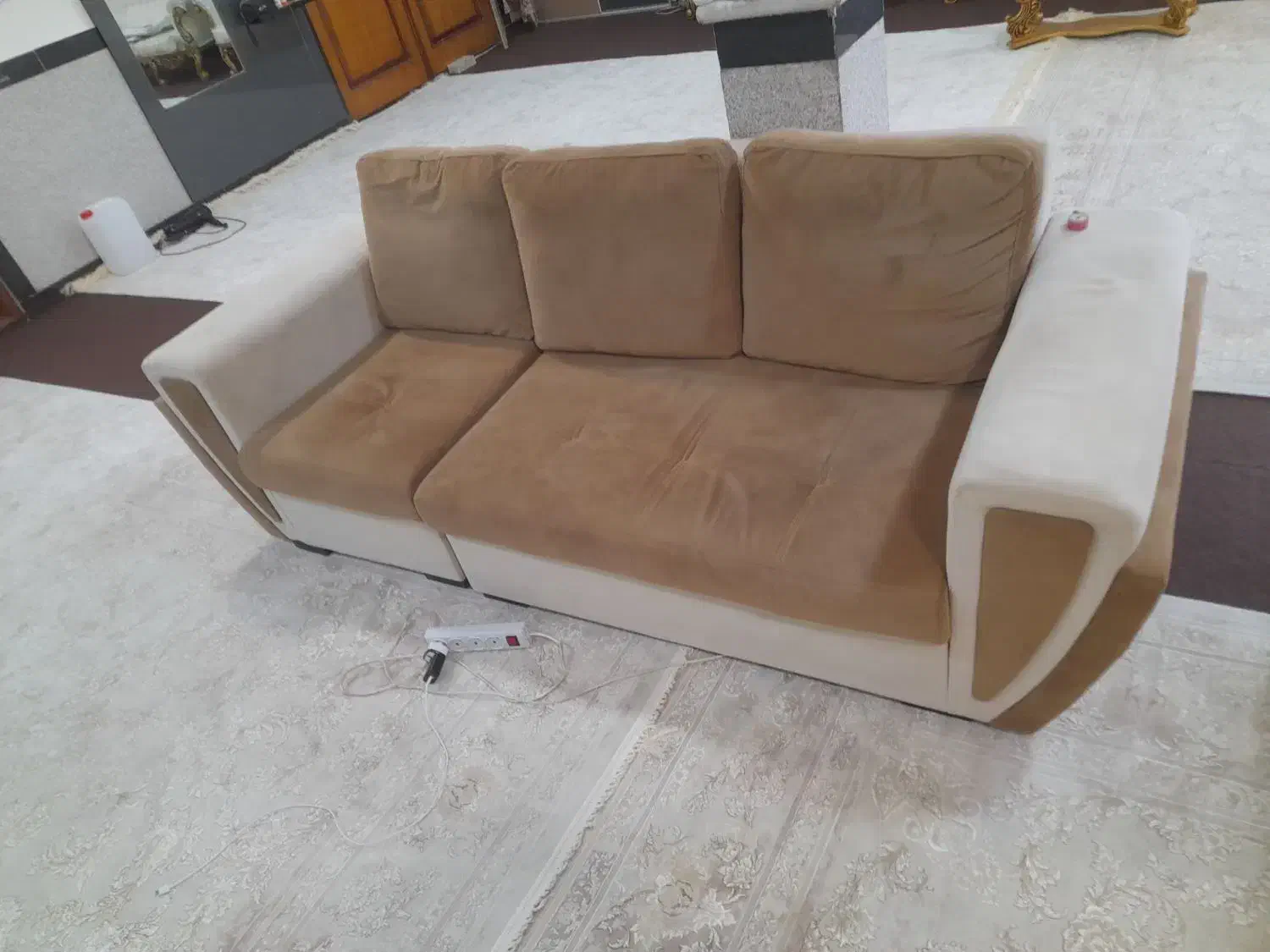 مبل  راحتی|مبلمان خانگی و میز عسلی|آشخانه, |دیوار