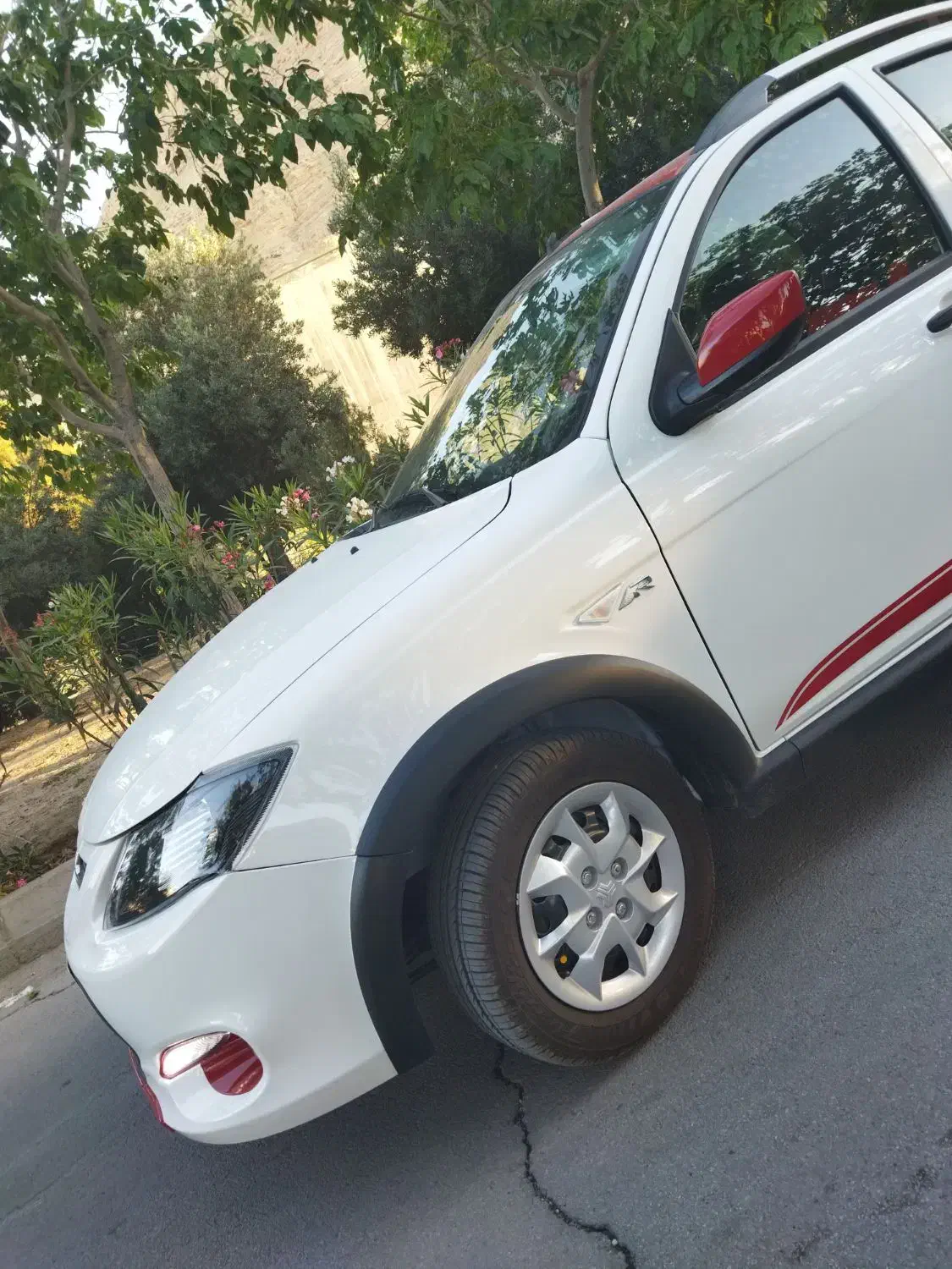 کوییک ار ۴۰۲ مشابه صفر سفید قرمز|خودرو سواری و وانت|اصفهان, کشاورزی|دیوار