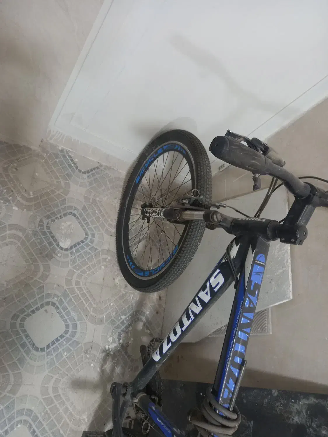 دوچرخه۲۶|دوچرخه، اسکیت، اسکوتر|صدرا-فارس, فاز ۱|دیوار