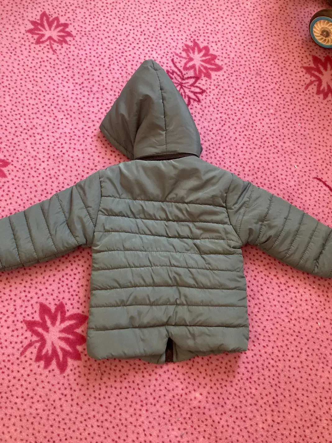 کاپشن نو نو پسرونه ب سن چهار سال اینا میخوره|کفش و لباس بچه|اراک, |دیوار