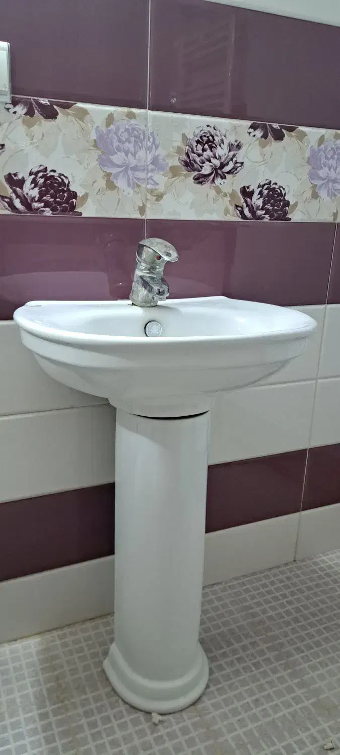 روشویی پایه دار قدیمی|لوازم سرویس بهداشتی|اصفهان, میرعماد|دیوار