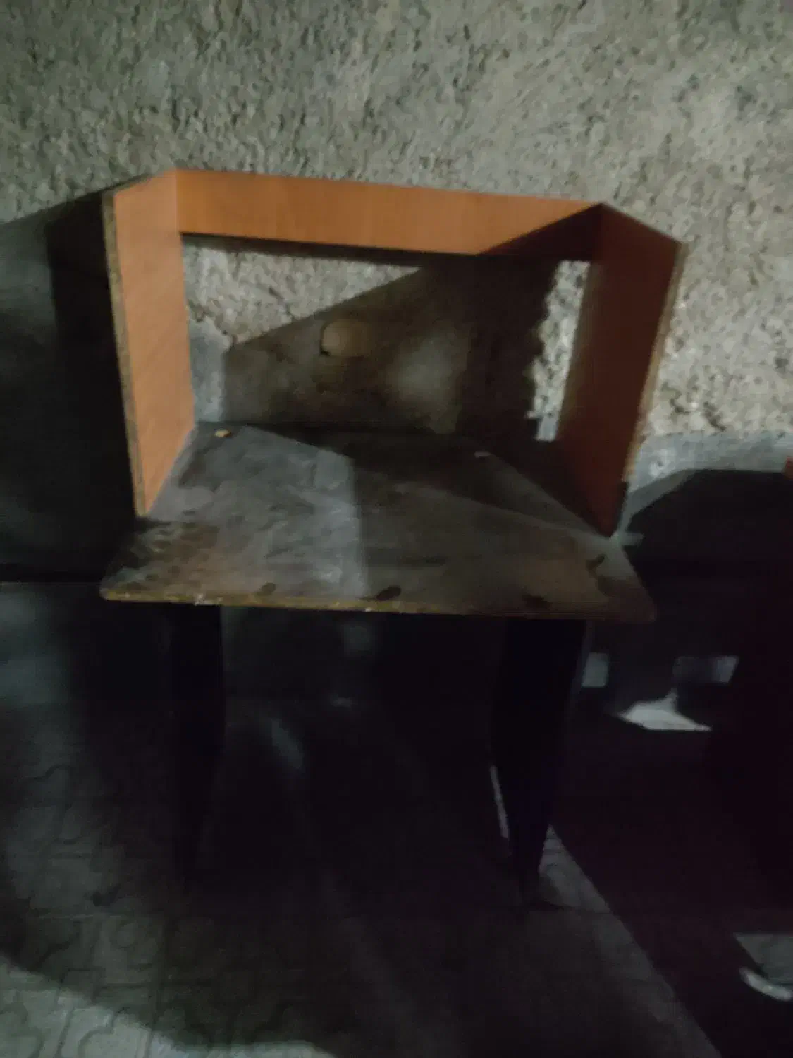 دو عدد میز کامپیوتر|میز تحریر و کامپیوتر|شیروان (خراسان), |دیوار