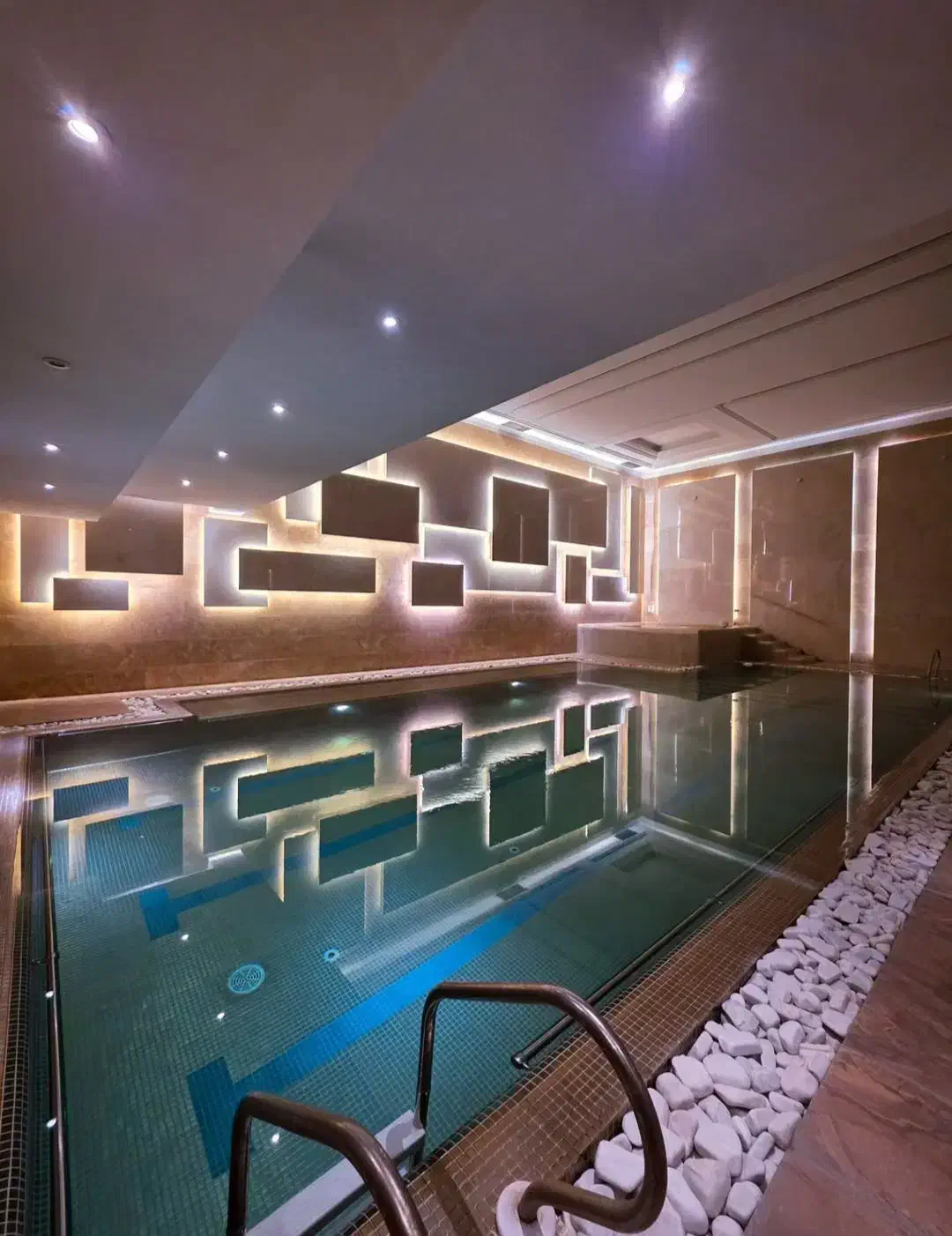 سعادت آباد 200متر  3خواب  فرنیش بوش  2پارکینگ