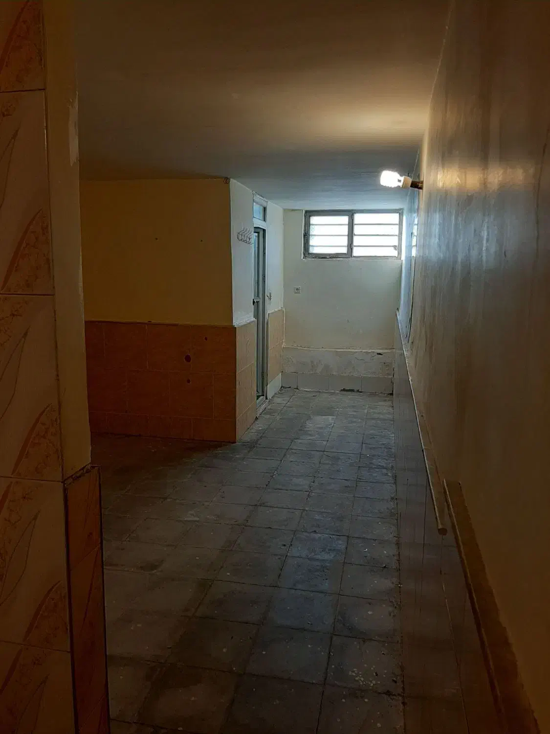 پارکینگ ۸۰ متر ۶۰ میلون کرایه ۵۵۰۰۰۰۰|اجارهٔ آپارتمان|رفسنجان, |دیوار