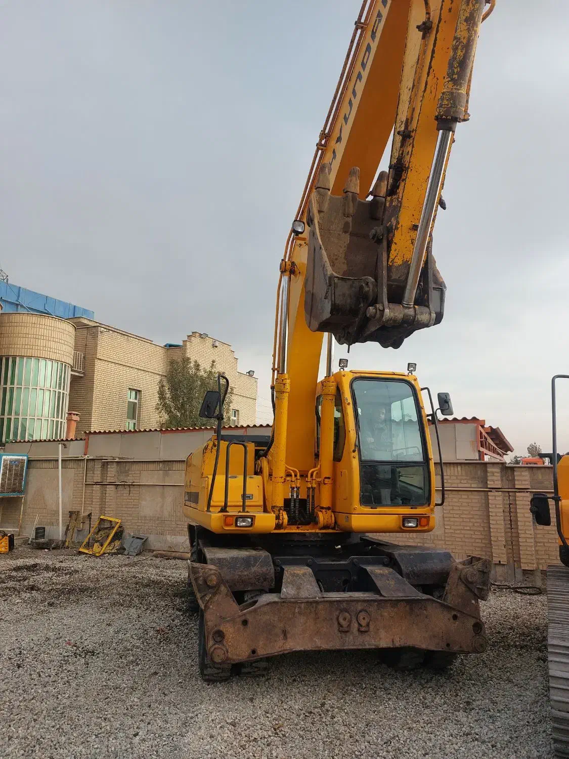 بیل هیوندا لاستیکی|خودرو سنگین|اسلامشهر, ملکآباد|دیوار