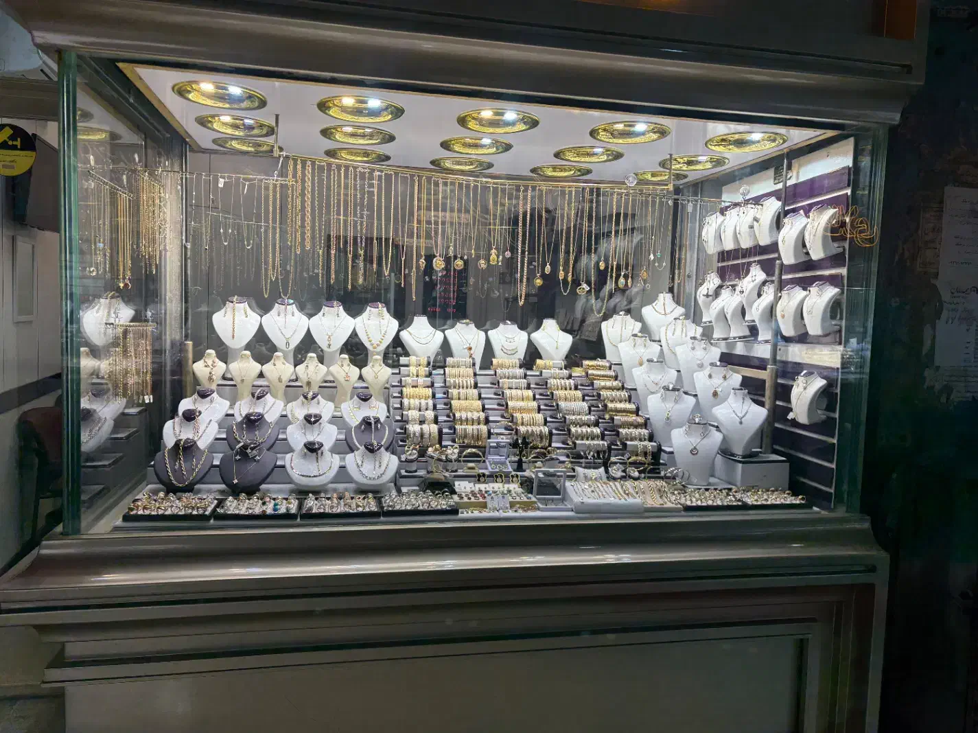 دکور و مانکن طلا فروشی|فروشگاه و مغازه|اراک, |دیوار