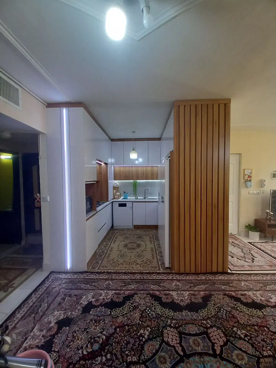 دکوراسیون داخلی ارغوان|جاکفشی، کمد، دراور|بیرجند, |دیوار