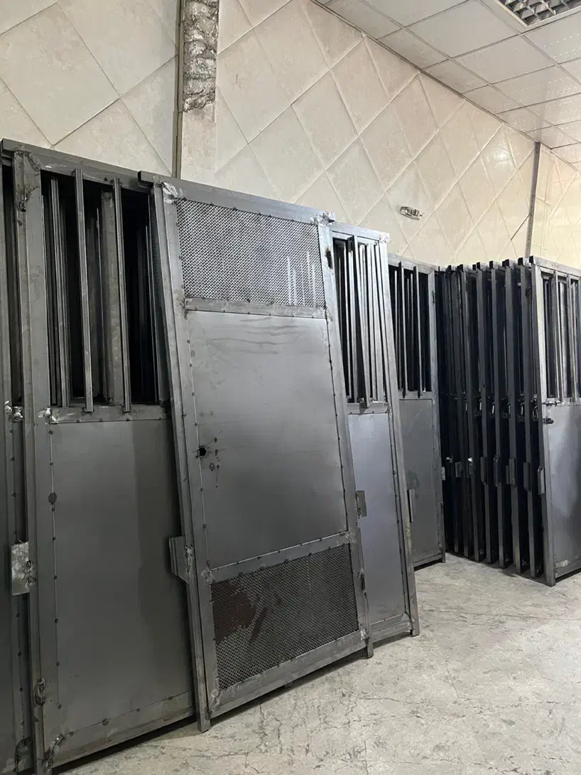 درب و پنجره آهنی انباری خرپشته در اتاق آسانسور سبک|مصالح و تجهیزات ساختمان|تهران, شهرک ابوذر|دیوار