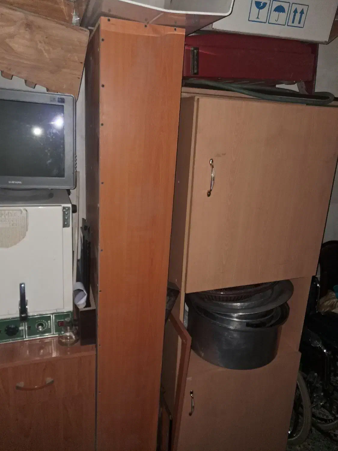 دکور ارایشگاه|آرایشگاه و سالن‌های زیبایی|سمنان, |دیوار