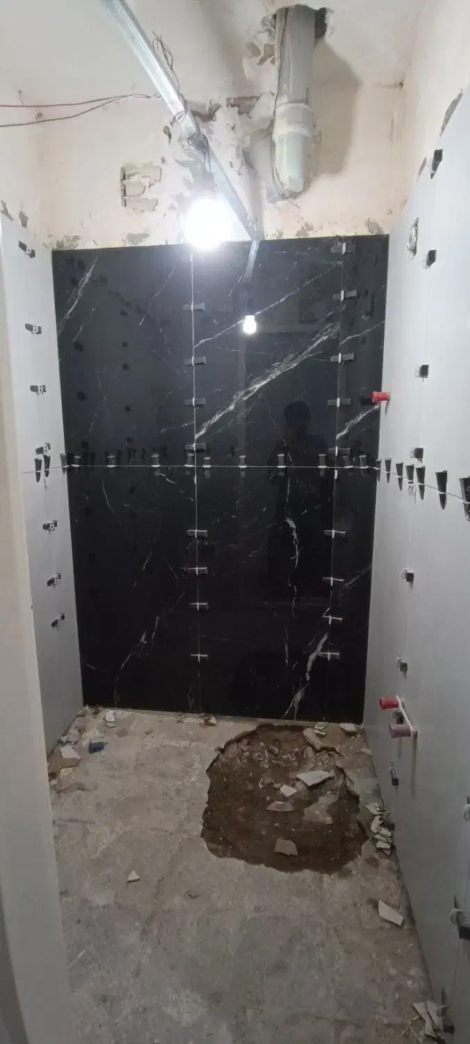 نصب کاشی و سرامیک بین کابینتی و|خدمات پیشه و مهارت|سمنان, |دیوار